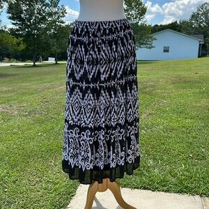 Black and white geometrical skirt